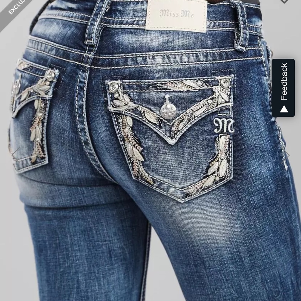 Buckle MISS ME Women’s jeans.  Mid-rise ankle skinny, size 32